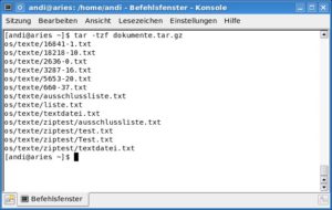 Abbildung 1: Die Option "-t" beim "tar"-Aufruf bewirkt, dass das Programm den Inhalt des Archivs auflistet.