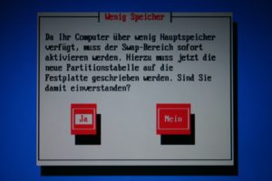 Abbildung 1: Fedora weist Sie darauf hin, dass für die Installation eine Swap-Partition zwingend nötig ist.
