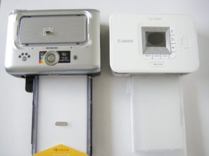 Abbildung 2: Gleiches Druckwerk: Links Kodak EasyShare Printer Dock Series 3, rechts Canon Selphy CP740.