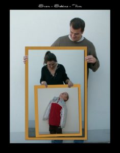 Abbildung 3: Bei diesem Familienfoto wird weniger Wert auf das fotografische Können, sondern auf die Darstellung gelegt.