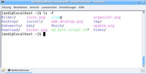 Abbildung 3: Mit dem Parameter "-F" aufgerufen, hängt "ls" einen Schrägstrich an Verzeichnisse an und kennzeichnet ausführbare Dateien mit einem Sternchen.