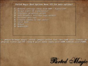 Abbildung 2: Im Boot-Menü von Parted Magic wählen Sie, in welchem Modus die Distribution starten soll. Kommt es dabei zu Komplikationen, booten Sie mit "Default Settings".