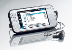 Kommt noch im Frühjahr: Das Nokia N800 Internet Tablet mit VoIP, Instant Messaging und E-Mail.