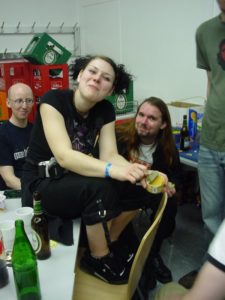 Abbildung 1: Gute Laune bei den Organisatoren des Open Music Contest: Tobias Rettstadt (/'angstalt/), Melanie Anders (mr.twiggles), M.eik Michalke (OMC). Foto: Christoph Scheid (CC by-nc-sa)