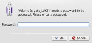 Abbildung 1: KDE 4 erkundigt sich nach dem Passwort für den nach dem LUKS-Standard verschlüsselten USB-Stick.