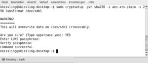 Abbildung 3: Kugelsichere Weste: Mit Cryptsetup stülpen Sie eine verschlüsselte Schutzschicht über die Partition     <code srcset=