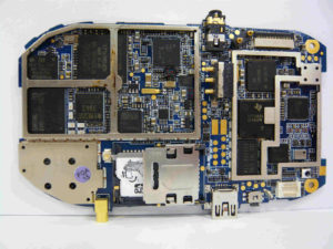 Das Linux-Handy von innen: Der Prototyp des OpenMoko Neo FreeRunner.
