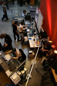 Bei wachsenden Besucherzahlen schafften es die Origanisatoren auch in diesem Jahr bei den Chemnitzer Linux-Tagen die familiäre Atmosphäre der Veranstaltung zu erhalten.