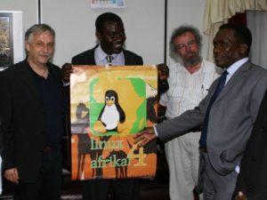 Linux beim tansanischen Premierminister: Hans-Peter Merkel und Franz Epple von Linux4Afrika bei Hon. Mizengo Pinda.