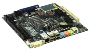 Abbildung 2: Mit einer Bauhöhe von gerade einmal zwei USB-Ports ist das Board sehr flach und findet selbst in engen Gehäusen Platz.