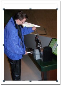 Abbildung 1: Wählen Sie das Zuschneide-Werkzeug aus, verändern sich die Anfasser der markierten Bilddatei. Ziehen Sie einfach die Anfasser ins Bild und entfernen Sie so nicht notwendige Inhalte.