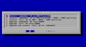 Abbildung 2: Der Installer von FreeNAS bietet den Full- und Embedded-Modus zur Auswahl an. Letzterer lädt das System beim Booten vom Massenspeicher in ein RAM-Drive.