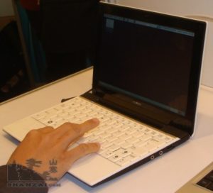 Das dünne Pegatron-Smartbook mit Ubuntu. Quelle: http://www.shanzai.com