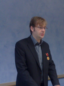 (c) kde.org: Matthias mit dem frisch verliehenen Bundesverdienstkreuz.