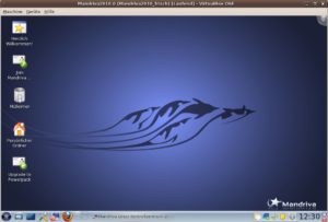Abbildung 4: Der KDE-Desktop von Mandriva erinnert eher an KDE 3 als an KDE 4. Offenbar will man traditionelle KDE-Anwender nicht verschrecken.