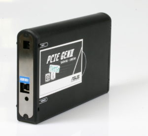 Abbildung 6: Ein Vorserien-Exemplar einer USB-3.0-Festplatte von Asus. Im Inneren versieht eine 2-TByte-Festplatte des Typs Barracuda XT von Seagate ihren Dienst.