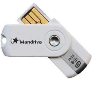 Mandriva Flash 2010 kommt auf einem 8-GByte-USB-Stick und lässt sich sowohl live nutzen als auch installieren.