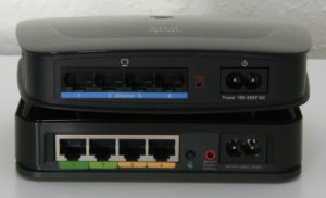 Abbildung 4: Linksys PLS300 und Netgear XAV1004