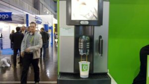 Powered by Qt. Industrie-Kaffeemaschine mit Qt-Oberfläche.