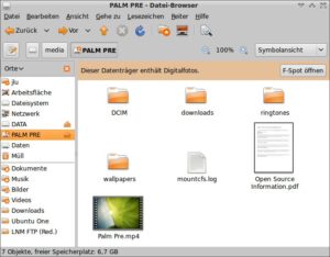 Abbildung 1: Der Palm Pre präsentiert als Massenspeicher eine übersichtliche Ordnerstruktur, in deren Root sich sogar eine Kopie der GPL findet.
