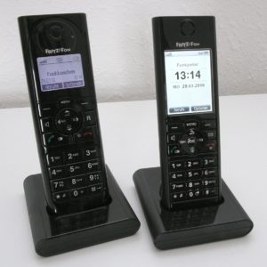 Abbildung 3: Die beiden Fritz-Telefone (links alt, rechts neu) unterscheiden sich optisch nur wenig.