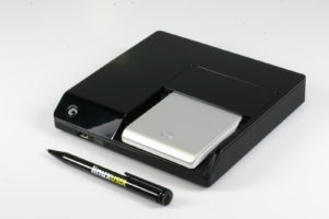 Abbildung 4: Das Seagate FreeAgent Theater+ mit eingesteckter FreeAgent-Go-Festplatte.