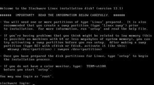 Abbildung 2: Als Einstiegshürde zeigt Slackware einen schwarzen Bildschirm mit dem Login-Prompt an.
