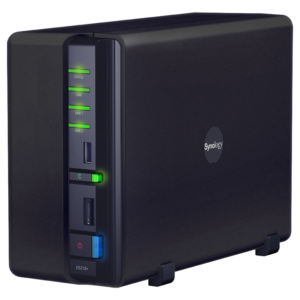 Synology Diskstation 210+ mit Platz für zwei Sata-Festplatten.