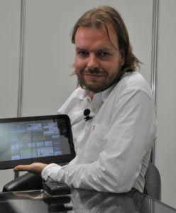 Das WeTab und sein Schöpfer Helmut Hoffer von Ankershoffen.