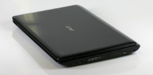 Abbildung 1: Die hochglänzende Oberseite des Aspire 8942G zieht Fingertapser geradezu magisch an.