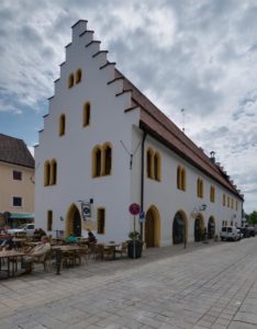 Abbildung 4: Die mit Enfuse hergestellte Kombination der Aufnahmen aus Abbildung 1 wirkt weniger künstlich als herkömmliche HDR-Bilder.