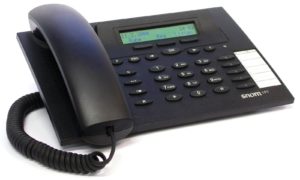 Abbildung 1: Aktuelle VoIP-Telefone (hier ein snom 190) warten mit den selben Komfortmerkmalen auf, wie ihre konventionellen Brüder – mehrzeilige Displays, programmierbare Funktionstasten oder Freisprechen sind kein Problem.