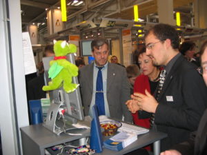 Abbildung 1: Justizministerin Brigitte Zypries zeigte großes Interesse an KDE.