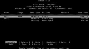 Abbildung 2: Vor der Installation gilt es, die Festplatte mit dem Partitionierungsprogramm <code srcset=