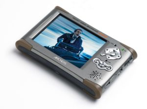 Abbildung 2: Mit der AV-400-Serie stecken Sie die Multimedia-Sammlung in die Tasche.