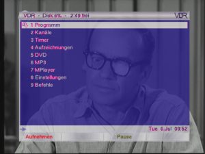 Abbildung 2: Die zusätzlichen grafischen Elemente, es sind aufgrund der Speicherbegrenzung Grafiken mit sehr wenigen verschiedenen Farben, werden mit wenigen Befehlen in einer Textdatei positioniert.