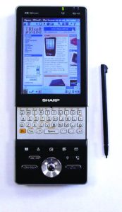 Abbildung 2: Der SL-6000L hat Opera 7, eine kleine amerikanische QWERTY-Tastatur – aber auch Synchronisationsprobleme.