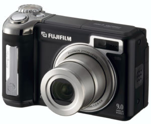 Abbildung 3: 9 Megapixel für den Consumer-Markt: die handliche Finepix E900 von Fujifilm.
