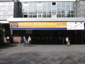 Abbildung 3: Verlaufen unmöglich: Hier sieht jeder Besucher sofort, wo es lang geht. Auch an die Sponsoren ist gedacht, die sich hier am prominenter Stelle präsentieren können.