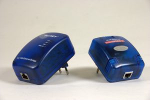 Abbildung 4: Gemischtes Doppel: Die 85-Mbit-Adapter von Devolo und Allnet ähneln sich so sehr, dass sie sogar Daten austauschen.