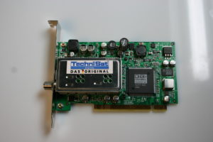 Abbildung 4: Mit knapp über 50 Euro ist die Budget-Karte SkyStar 2 von Technotrend sehr interessant, zumal ein funktionierender IR-Empfänger und eine brauchbare Fernbedienung mitgeliefert werden.