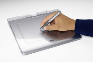 Abbildung 4: Aktuelle Grafiktabletts, wie dieses Wacom Graphire4, laufen unter Linux nur mit den Treibern von der Heft-CD.