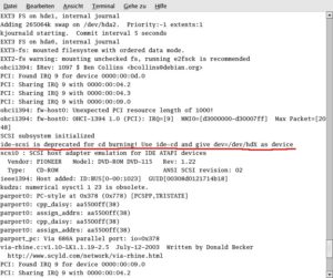 Abbildung 8: Die Startmeldungen liefern mitunter einige Neuigkeiten. So bringt Kernel 2.6.x eine neue IDE-CD-Brenner Schnittstelle mit.