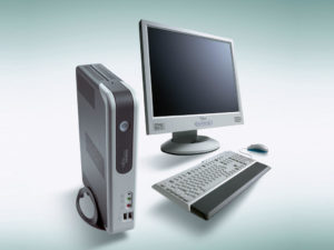 Platzsparend und erweiterbar: Der Thin Client Futro S400 von Fujitsu Siemens arbeitet mit Embedded Linux.