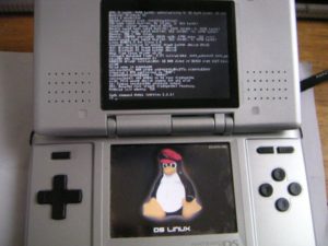 Der Lohn der fleißigen Bastler vom DSLinux-Projekt: Linux auf der Spielkonsole Nintendo DS.