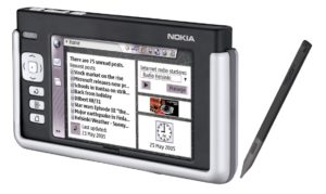 Kontraststreicher Touchscreen im Querformat: Das Linux-basierte Nokia Internet Tablet 770.