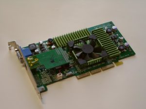 Abbildung 1: Die Elsa Gladiac 920 mit GeForce-3-Chip funktioniert nur mit der neuesten Treiber-Version (ab 0.9-769). Die Installationsprogramme von SuSE und Red Hat erkennen sie noch nicht, im Zweifelsfall funktionieren aber auch die Einstellungen für ältere Modelle wie die GeForce 2