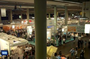 Abbildung 1: LinuxTag 2001 in Stuttgart