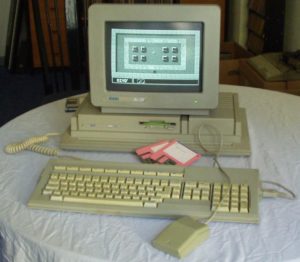 Abbildung 2: Der Atari Mega ST mit dem speziellen Schwarz-weiß-Monitor