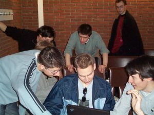Abbildung 3: Martijn Klingens, Rob Kaper und David Faure beim Bugfixing
